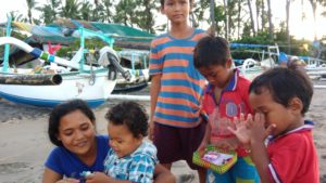 Kinder in Bali