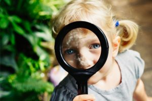 Read more about the article Die wichtigsten Entwicklungsphasen von Geburt an