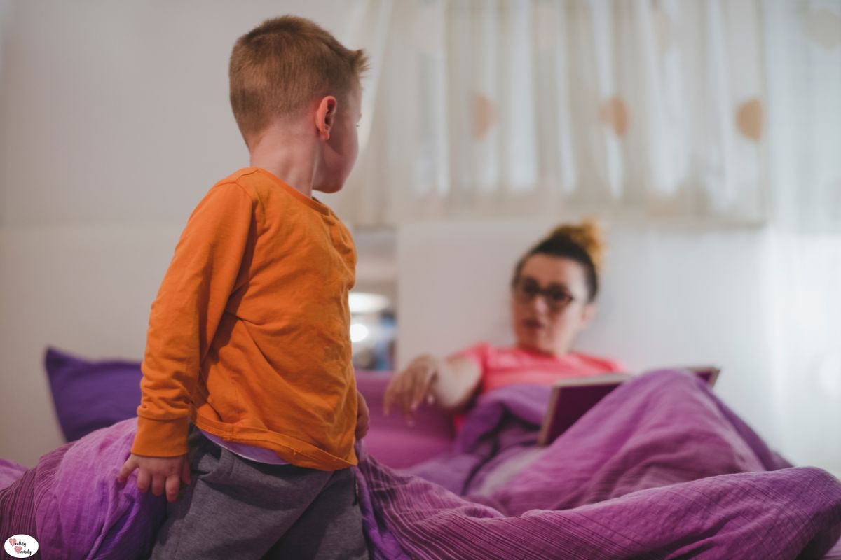 Mehr über den Artikel erfahren Wenn dein Kind abends nicht zur Ruhe kommt – 7 kraftvolle Impulse für einen entspannteren Abend